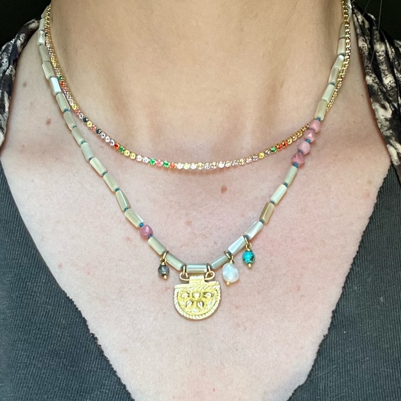 Handmade hand knotted mother of pearl asymmetrical necklace. - Picture 7 of 9